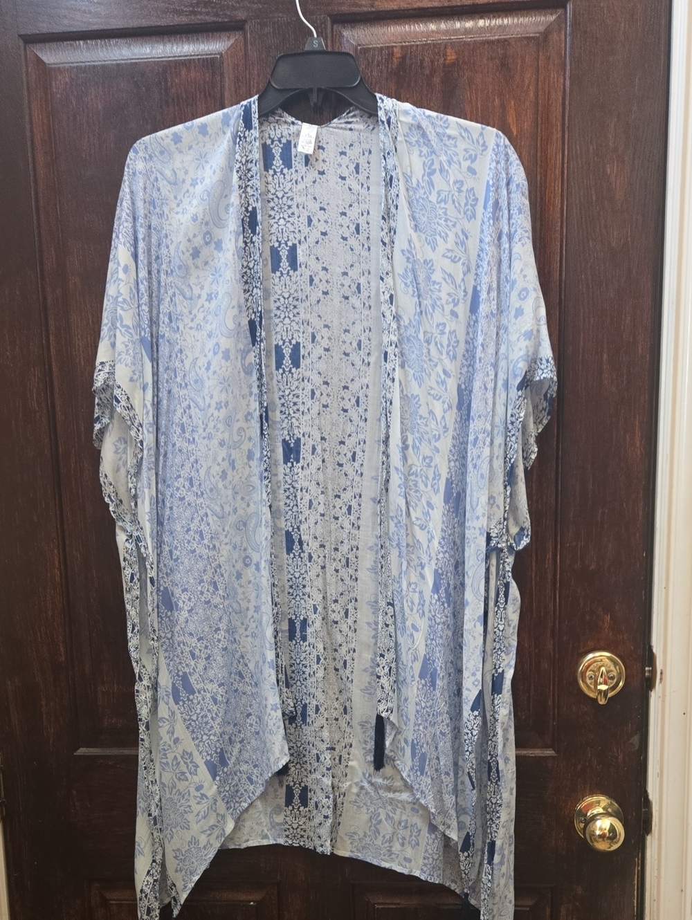 Light Blue Floral Pattern Kimono-Style Throw One Size